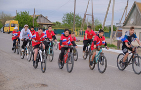350 приволжан стали участниками первомайского велопарада в Астраханской области