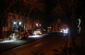 Дорожники продолжают ремонт 13 улиц в Астрахани в выходные дни