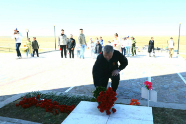 Игорь Бабушкин почтил память воинов 28-й Армии из Астраханской области
