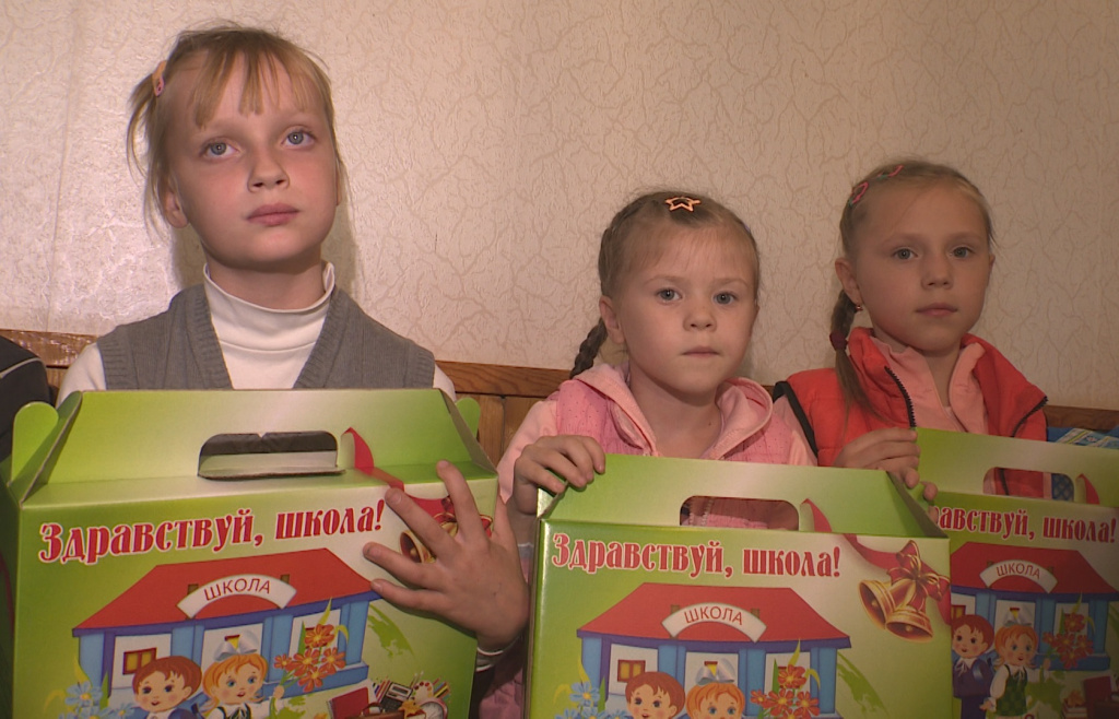 Дети из малообеспеченных семей трёх астраханских сёл получили подарки 