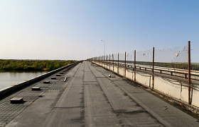 Ремонт моста через реку Белый Ильмень завершат в декабре