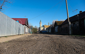 В Астрахани подсыпали грунтовую дорогу, ведущую к Зеленой мечети