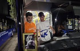 Перед Днем Победы на улицы Астрахани вышли автобусы с портретами героев ВОВ