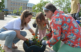 Астраханцы высадили 1 тысячу цветов в память о погибших в «Крокус Сити холле»
