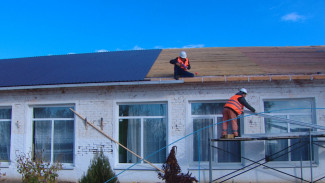 Как проходит ремонт кровли школы в селе Житное Астраханской области