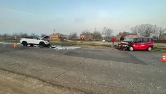 В Астрахани произошло ДТП с участием двух автоледи
