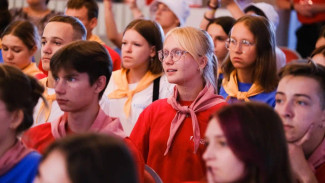 В Астраханский госуниверситет им. Татищева приехали 100 подростков из Донецка и Макеевки