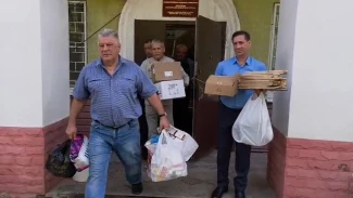 Медикаменты для бойцов СВО передали астраханские спасатели