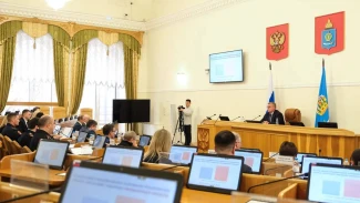 В Астраханской области мигрантам запретят работать в общепите и доставке продуктов