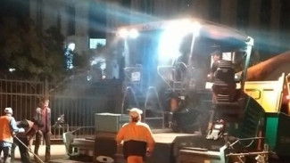 В Астрахани приступили к укладке нового асфальта на улице Максаковой