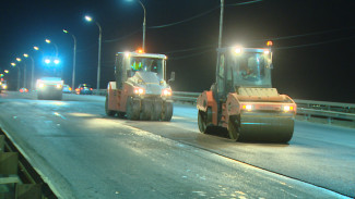 На Новом мосту в Астрахани провели ямочный ремонт