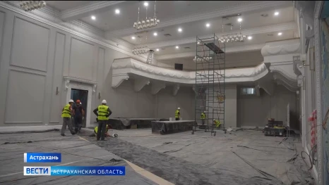 Губернатор Игорь Бабушкин поручил ускорить реконструкцию кинотеатра "Октябрь"