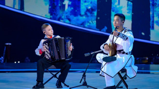 На «Синей птице» 13-летний астраханец аккомпанировал Пелагее