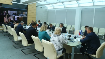 Беларусь готова поставлять в Астрахань автобусы, стройтехнику и лифты