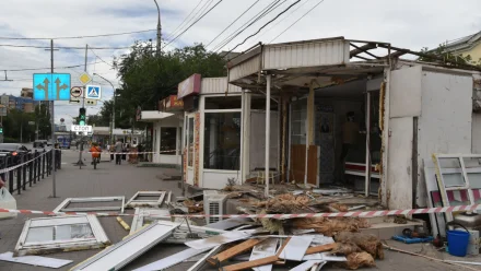 В Астрахани на рынке в Жилгородке демонтируют незаконные торговые павильоны