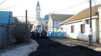 В Астрахани подсыпали грунтовую дорогу, ведущую к Зеленой мечети