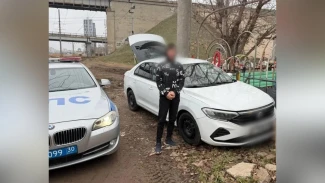 В Астрахани поймали владельца иномарки с нецензурной надписью вместо госзнака