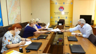 Леонид Огуль подал документы в избирком Астраханской области