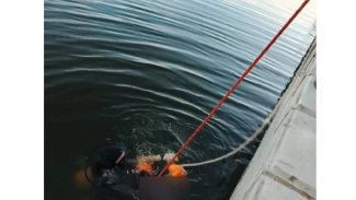 В центре Астрахани водолазы извлекли тело мужчины из Кутума 