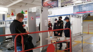 В Астрахани проверили соблюдение масочного режима на ж/д вокзале