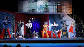 Астраханский драмтеатр отметил День рождения новой постановкой