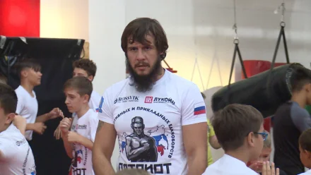 Боец UFC Никита Крылов провёл мастер-класс астраханским юным бойцам