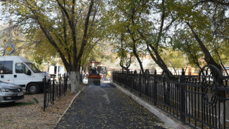 В Астрахани проводятся работы по обновлению тротуаров