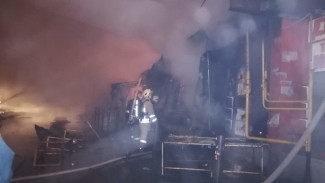 В Астрахани произошёл пожар в торговом павильоне на «Больших Исадах»