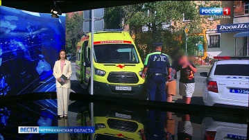 В Астрахани на улице Академика Королева столкнулись автомобиль и электровелосипед
