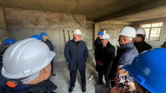 Игорь Бабушкин проверил ход строительства детсада в Азербайджане