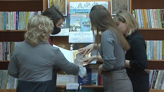 В астраханской библиотеке для слепых проходит выставка тактильных икон и пособий