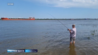 Астраханские рыбаки прикармливают рыбу кукурузой в медовом соусе