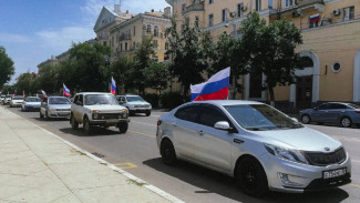 В Астрахани в честь Дня России прошёл автопробег