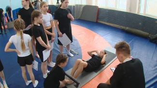 Юные астраханские спортсмены сдавали нормативы ГТО вместе с олимпийским чемпионом 