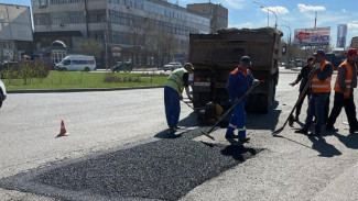 Ямочный ремонт в Астрахани проводят днём из-за жалоб горожан