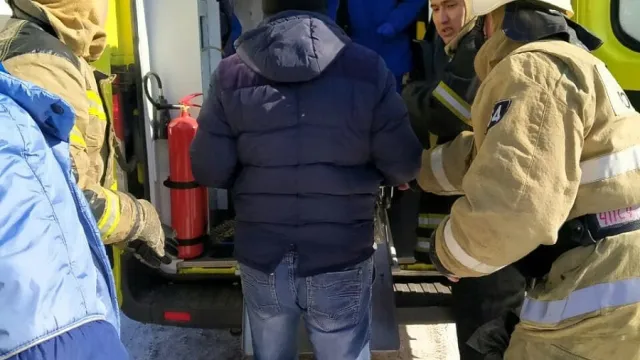 На реке Царев в Астрахани спасли мужчину, который провалился под лёд