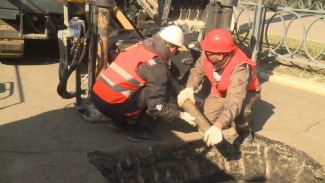 В Астрахани на площади Ленина меняют участок напорного коллектора