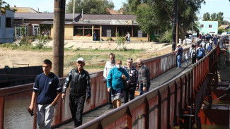В Астрахани открыли движение по переправе через Серебряную Воложку