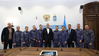 Губернатор Астраханской области наградил сотрудников Росгвардии