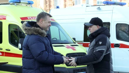 Глава Астраханской области поздравил работников скорой медпомощи