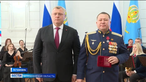 Губернатор Игорь Бабушкин вручил награды жителям Астраханской области