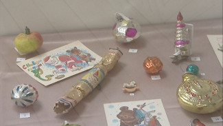 В Астрахани открылась выставка праздничных открыток и ёлочных игрушек