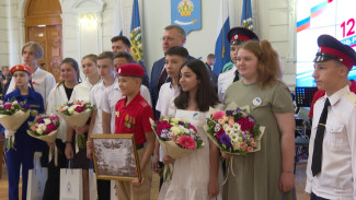 Игорь Бабушкин наградил астраханцев, внёсших весомый вклад в развитие России