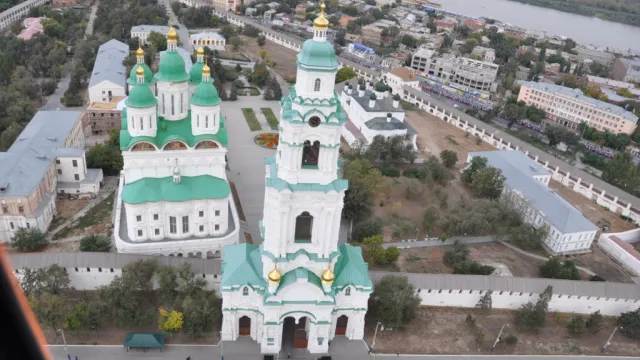 В Астрахани задержали вандала, оставившего надпись на стене Кремля