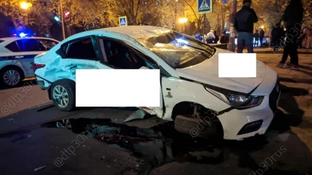В Астрахани в столкновении такси и «Лады» пострадали два человека