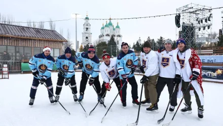 Игорь Бабушкин сыграл в предновогодний хоккей на катке в кремле