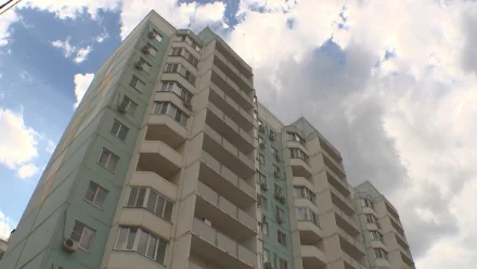 В Астрахани многоэтажку подключили к сгнившим и бесхозным коммуникациям 