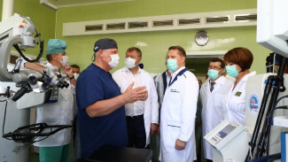 Михаил Мурашко посетил медучреждения и пункт вакцинации в Астрахани 