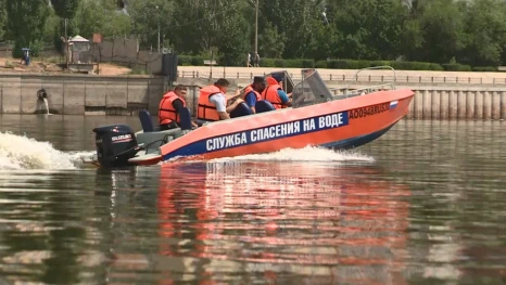 Астраханские рыбаки вернулись на базу после сбоя связи