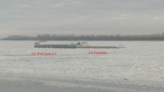 Завтра в Астраханской области ледокол приступит к проводке застрявших судов